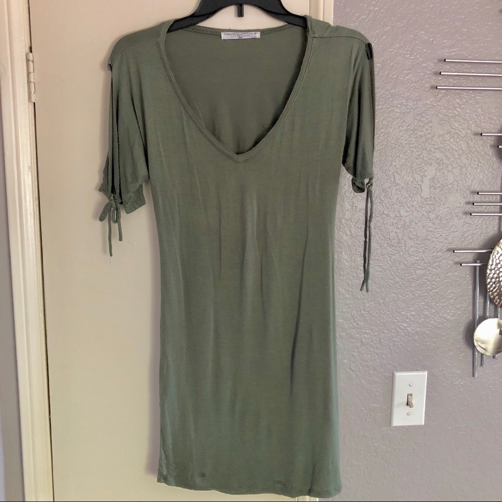 Project Social T -sexy cutout back Small